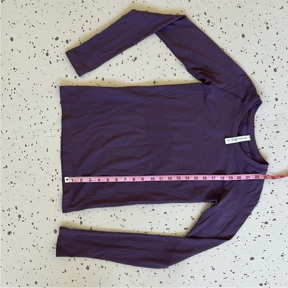 💘 ATHLETA - PURPLE MOMENTUM SEAMLESS TOP - Picture 10 of 10